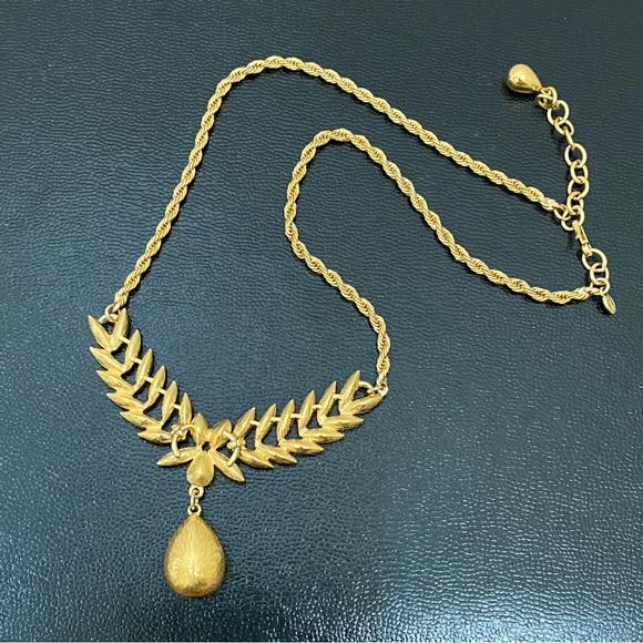 Vintage MONET Signed Black/Clear Crystal Rhinestone Teardrop Pendant Necklace - Picture 7 of 16